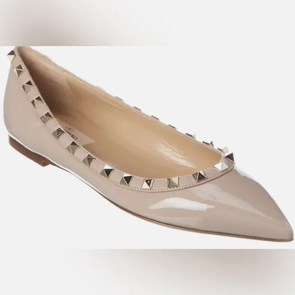 Rock stud, pointed toe flats nude  never worn no box included Patent leather