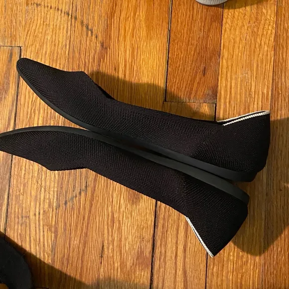 Rothy's The Point Black flat w/ White Halo size 8.5