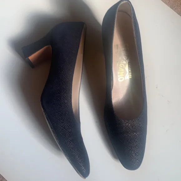 SALVATORE 6.5 AA FERRAGAMO BLACK BROCADE PUMPS