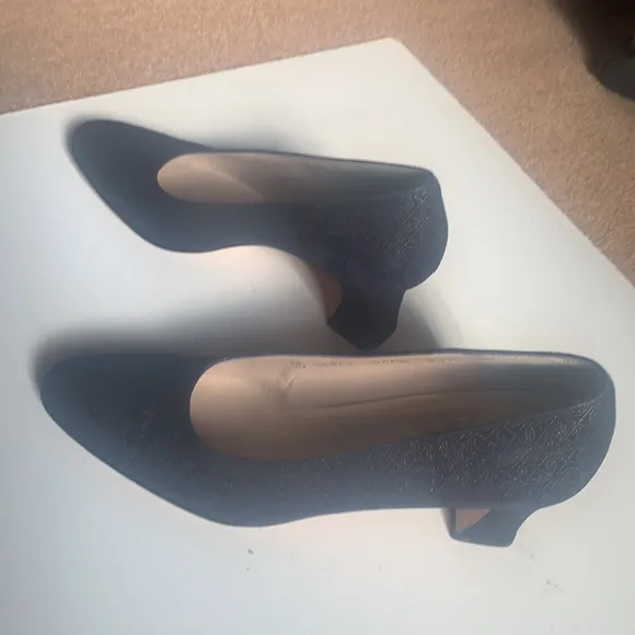 SALVATORE 6.5 AA FERRAGAMO BLACK BROCADE PUMPS