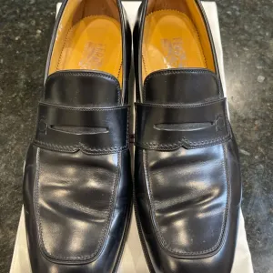 Salvatore Ferragamo Black Leather Gancini Loafers – Size 9.5 2E (Wide Fit)