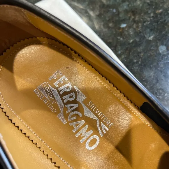 Salvatore Ferragamo Black Leather Gancini Loafers – Size 9.5 2E (Wide Fit)