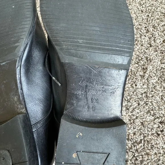Salvatore Ferragamo leather black dress shoes loafers