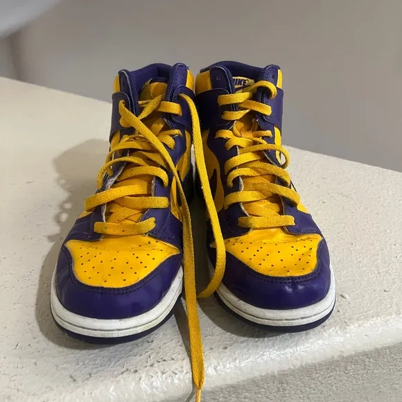 Size 6.5Y (GS) - Nike Dunk High‎ “Lakers”