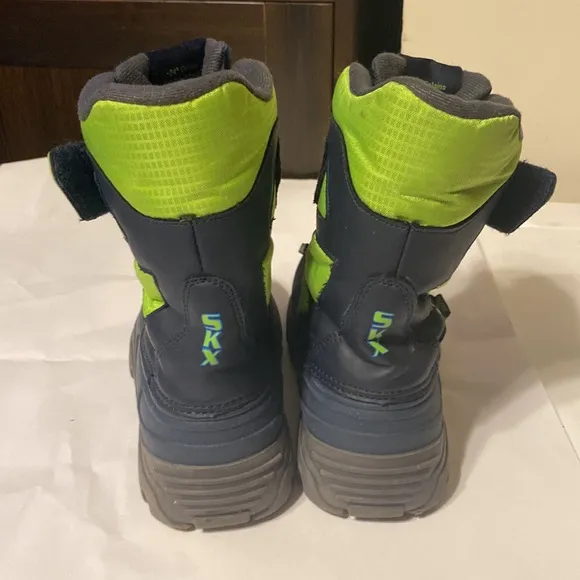 SKECHERS WARM&amp; DRY RAIN SNOW BOOTS SIZE 4