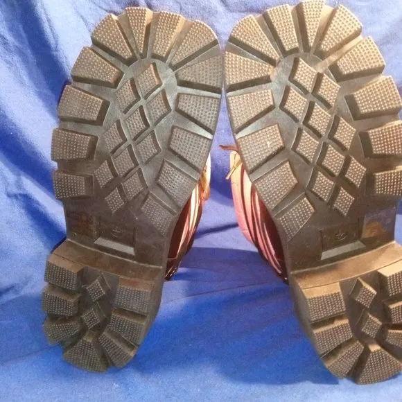 SNOWFALL PINK  Snow Boots ( BRAND NEW !!!! )