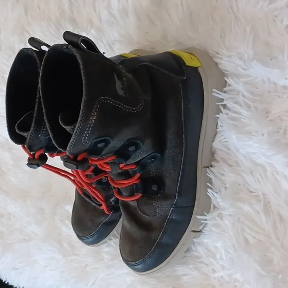 Sorel Explorer Lined Waterproof Suede Lace Up Snow Boots Boys Sz 6 Black Gray