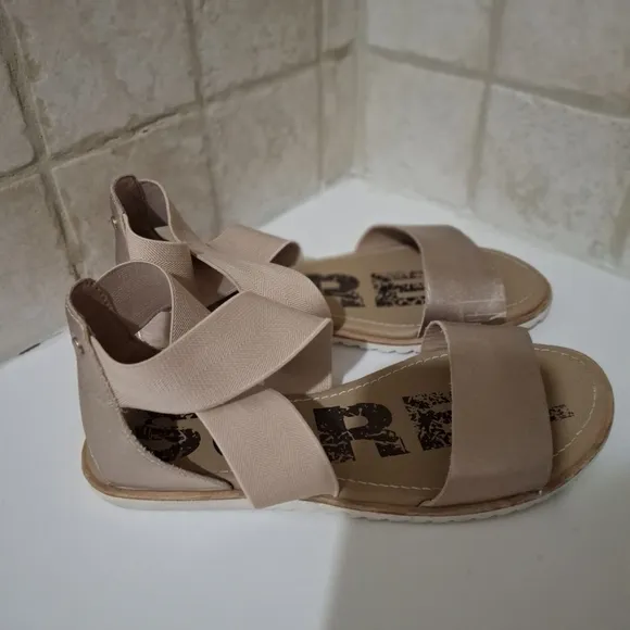 Sorel Gold Tone Flat Sandals Size 7