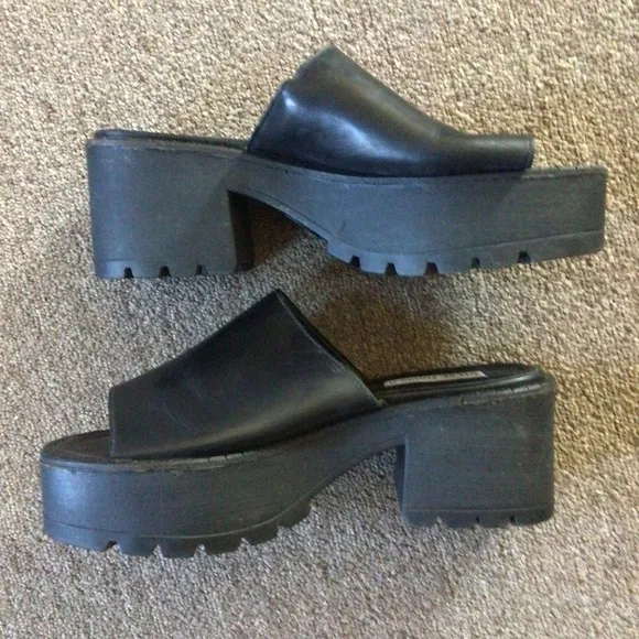 Steve Madden Black Heeled Wedge Sandals - Size 9 1/2