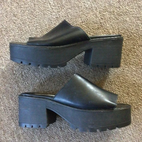 Steve Madden Black Heeled Wedge Sandals - Size 9 1/2