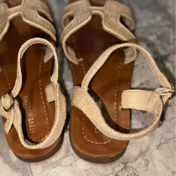 Steve Madden Little Girls Jharrlow Flat Sandals size 2