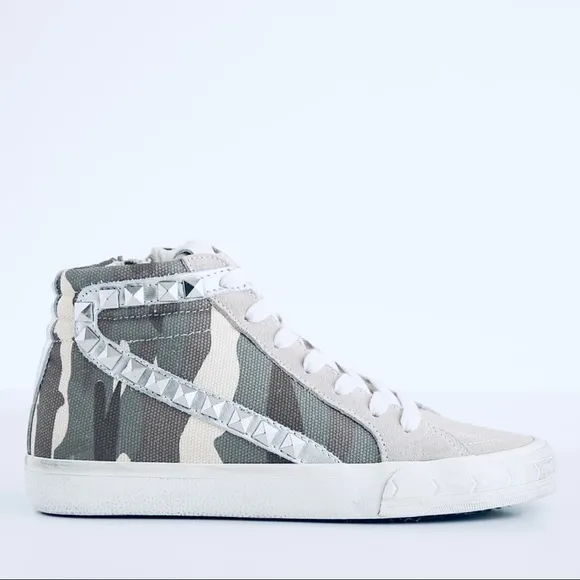 Steve Madden Women’s Tracey Hi Top Camo Sneakers Size 9 NEW