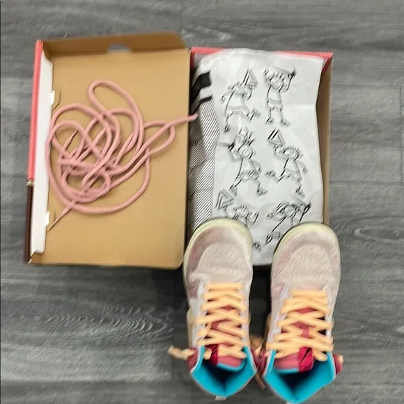 Stylish High-Top Sneakers with Teal and Peach Highlights