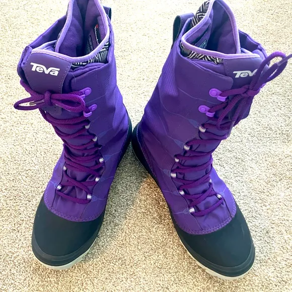 Teva Purple Black 3M Thinsulate Insulation Lace Up Tall Snow Boots Size 8.5