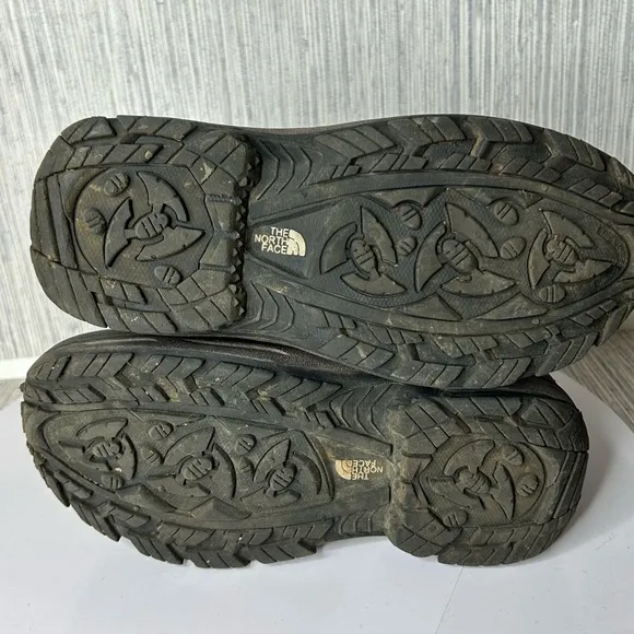 The North Face Boys Chilkat Heat Seeker Waterproof Insulated Snow Boots Size 4.