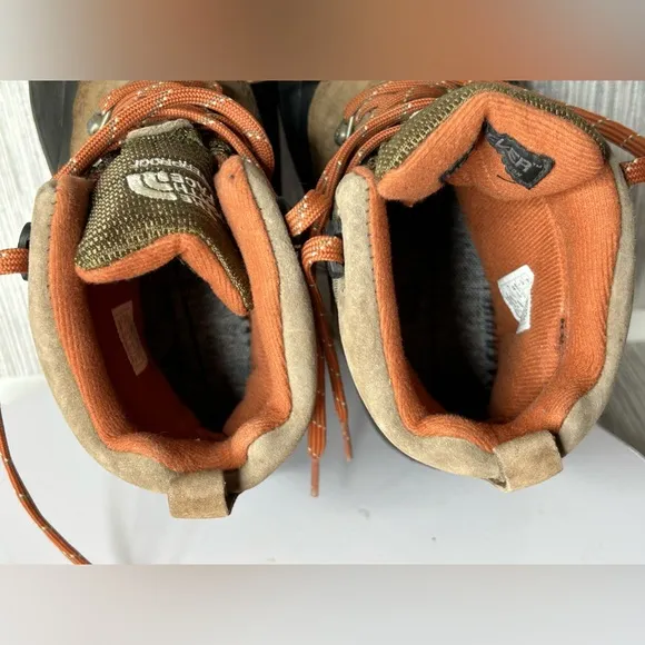The North Face Boys Chilkat Heat Seeker Waterproof Insulated Snow Boots Size 4.