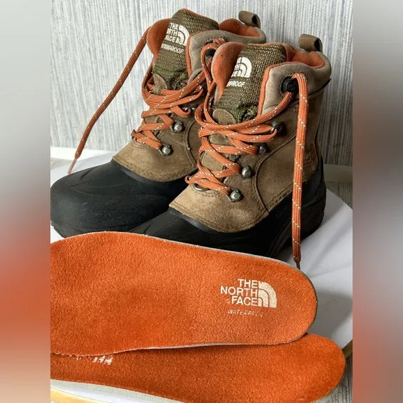 The North Face Boys Chilkat Heat Seeker Waterproof Insulated Snow Boots Size 4.