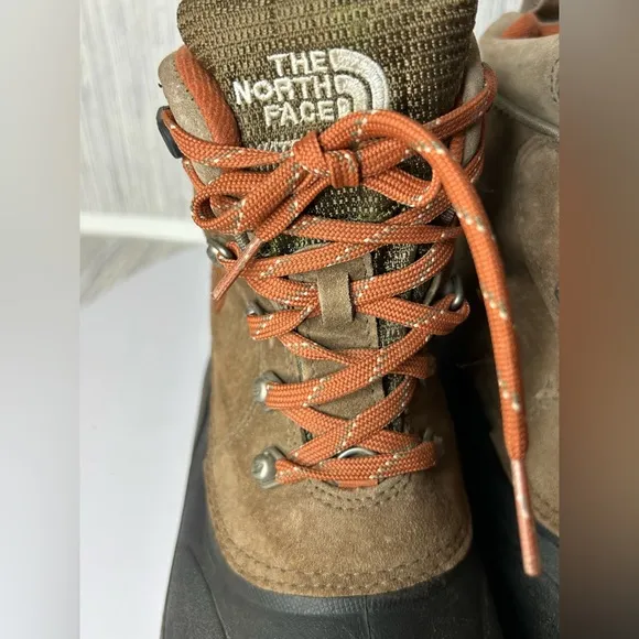 The North Face Boys Chilkat Heat Seeker Waterproof Insulated Snow Boots Size 4.