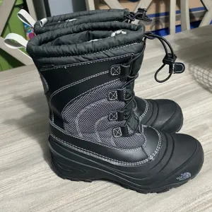 The North Face Winter Insulated Boots- 5 Y- 6.5 W