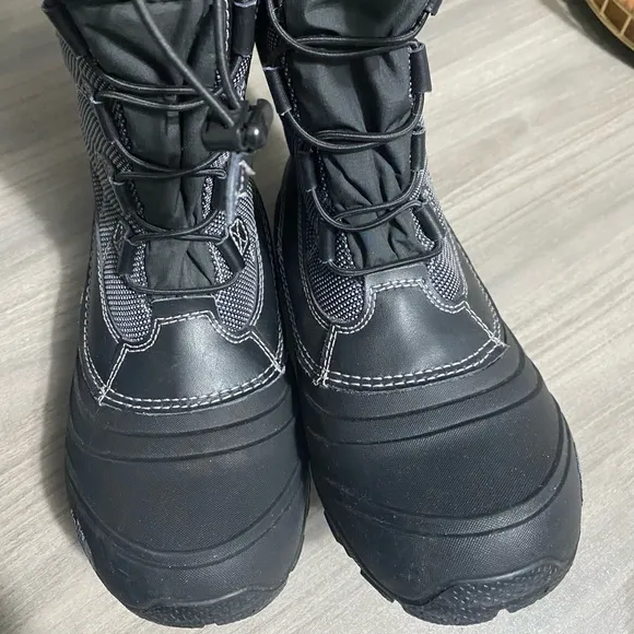The North Face Winter Insulated Boots- 5 Y- 6.5 W