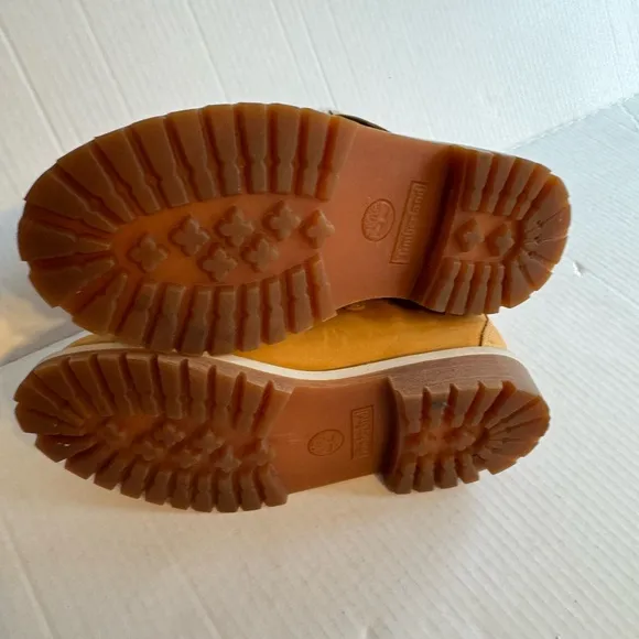 Timberland Tan Quilted Sherpa Lined Waterproof Leather Boots Womens 7 (Kids 5)