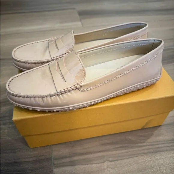 Tod's Women's Nude/Beige Loafers in Patent Leather, Sz 40, New w/ full set
