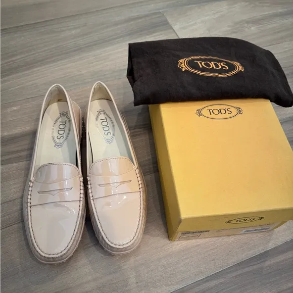 Tod's Women's Nude/Beige Loafers in Patent Leather, Sz 40, New w/ full set