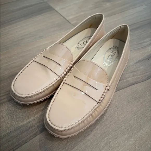 Tod's Women's Nude/Beige Loafers in Patent Leather, Sz 40, New w/ full set