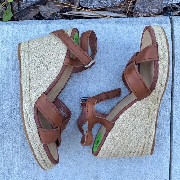 TOMMY BAHAMA LEATHER SANDALS SHOES SIZE 9 1/2 BRAND NEW