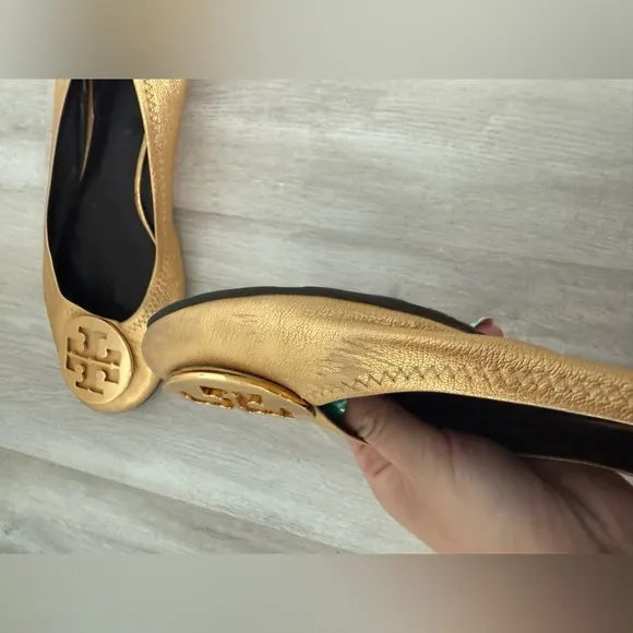 Tory Burch Gold Logo Ballet Flats Elastic Heels Size 9.5