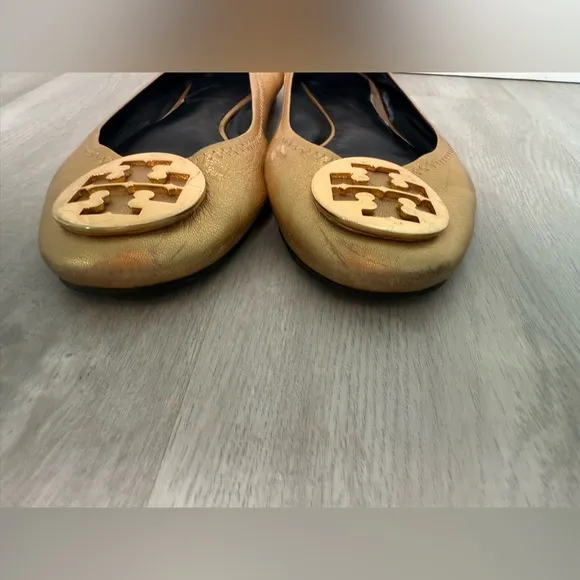 Tory Burch Gold Logo Ballet Flats Elastic Heels Size 9.5