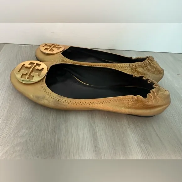 Tory Burch Gold Logo Ballet Flats Elastic Heels Size 9.5