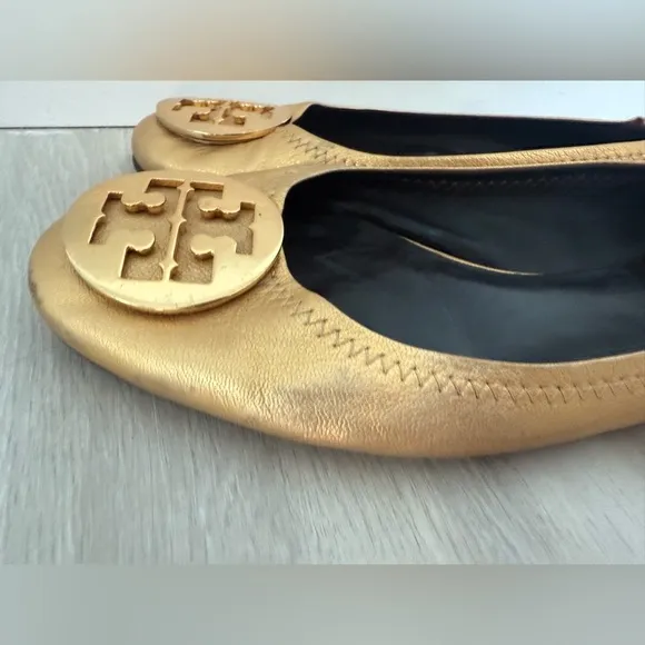 Tory Burch Gold Logo Ballet Flats Elastic Heels Size 9.5