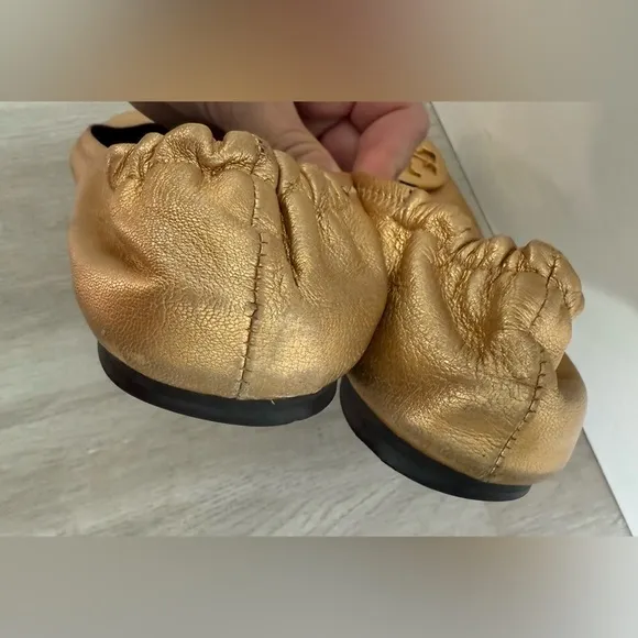 Tory Burch Gold Logo Ballet Flats Elastic Heels Size 9.5