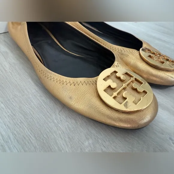 Tory Burch Gold Logo Ballet Flats Elastic Heels Size 9.5