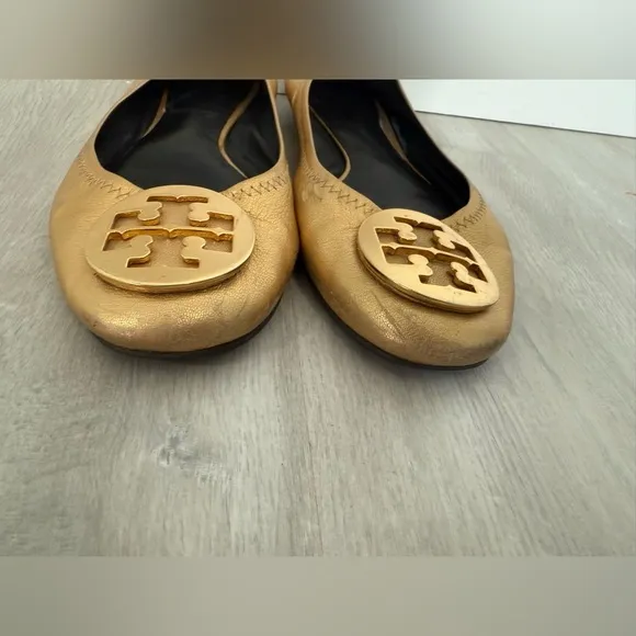 Tory Burch Gold Logo Ballet Flats Elastic Heels Size 9.5