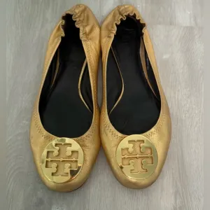 Tory Burch Gold Logo Ballet Flats Elastic Heels Size 9.5