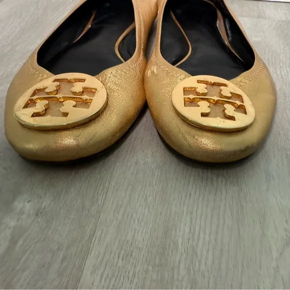 Tory Burch Gold Logo Ballet Flats Elastic Heels Size 9.5