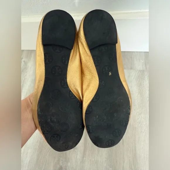 Tory Burch Gold Logo Ballet Flats Elastic Heels Size 9.5