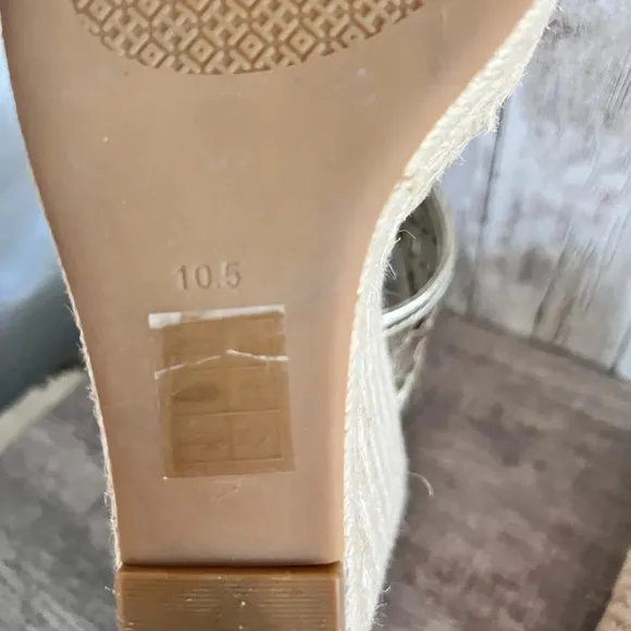 Tory Burch Gold Woven Espadrilles Size 10.5