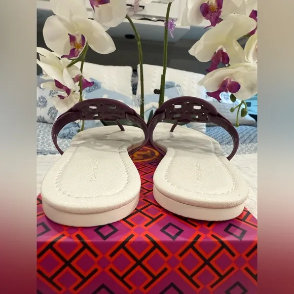 Tory Burch Iconic Miller Violet Wave/Blanc Sandals size 8, NEW with Dustbag