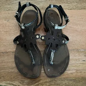 Tory Burch Phoebe Snake-Embossed Flat Sandals Brown Size 7.5 M