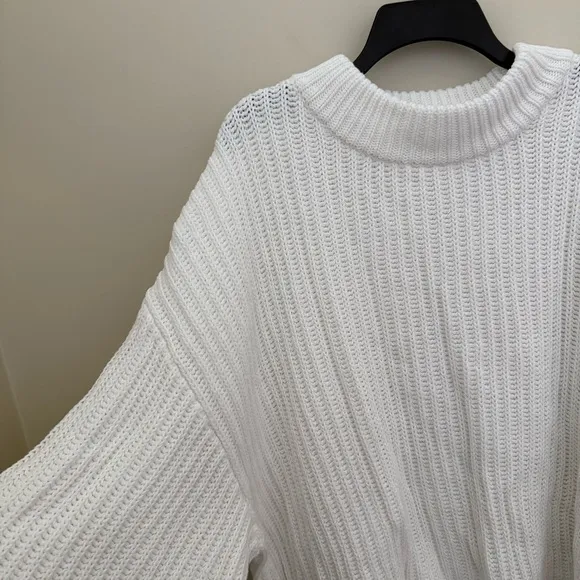 Tuckernuck POMANDER PLACE 100% Cotton White Casper Oversized Chunky Sweater