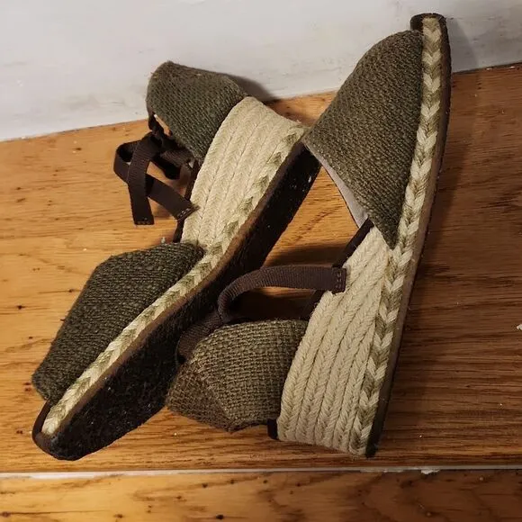Ugg size 8 shoes sandals espadrilles tie ankle sherpa platform preowned