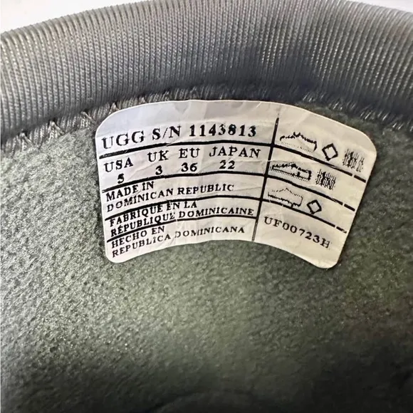 Uggs snow boots kids 5 BRAND NEW!!!