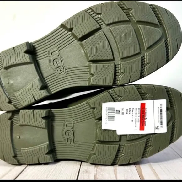 Uggs snow boots kids 5 BRAND NEW!!!