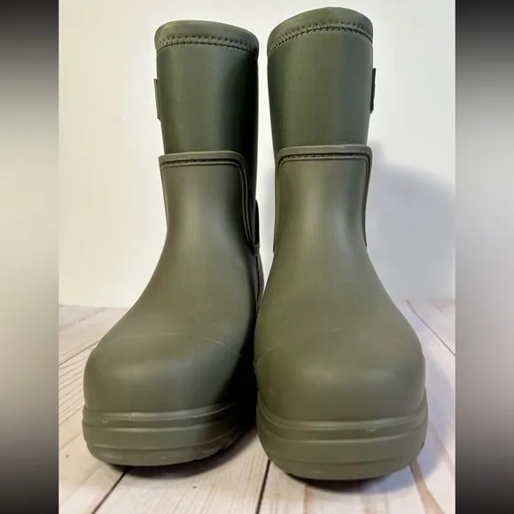 Uggs snow boots kids 5 BRAND NEW!!!