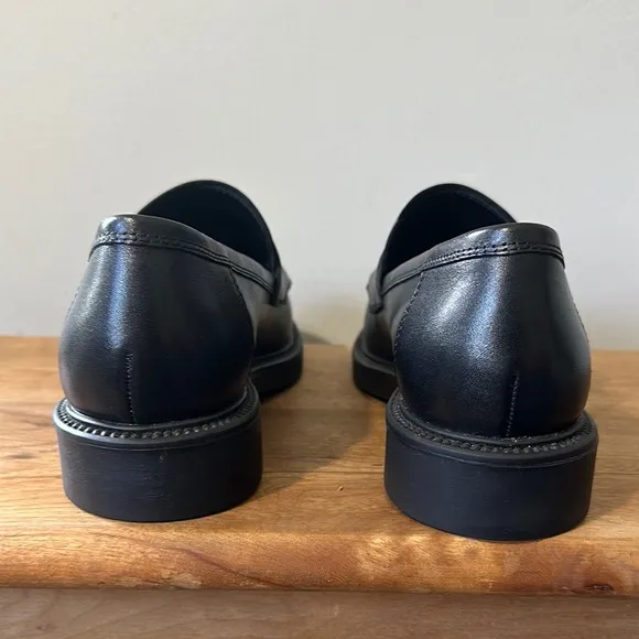 Vagabond Black Leather Loafers with Tassel Detail