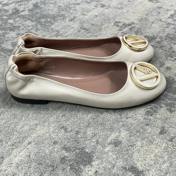 Valentino Calliope Leather Ballet Flats V Medallion Ivory Cream Sz 8