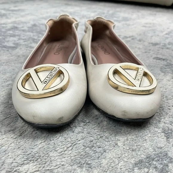 Valentino Calliope Leather Ballet Flats V Medallion Ivory Cream Sz 8